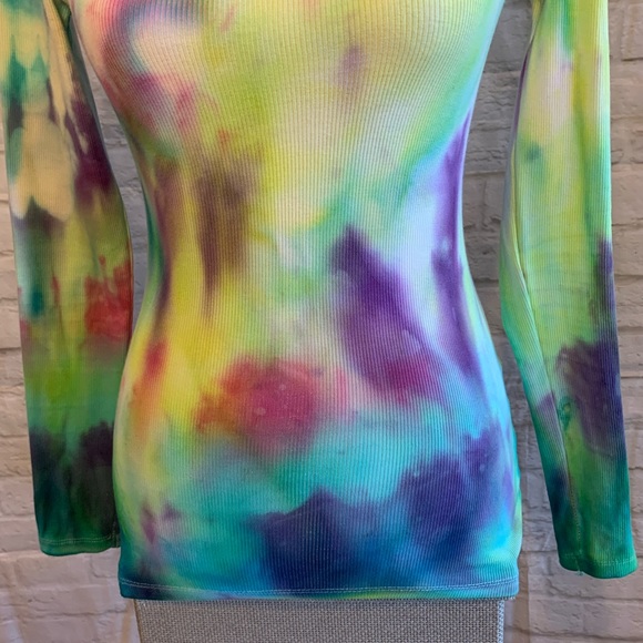 4/$30 🌺 H&M | Custom Multi-Coloured Tie-Dye Top - Picture 3 of 8